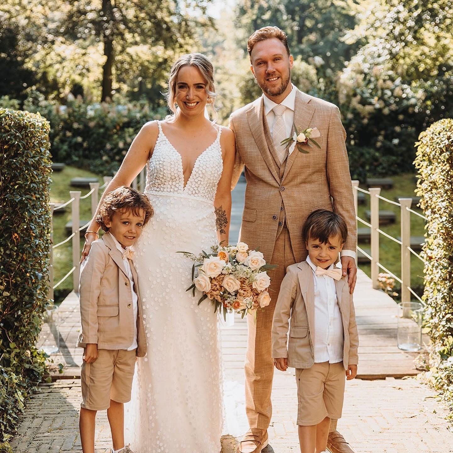 bruid met bruidsbloemen kasteel maurick vught