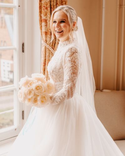 bruid met bruidsbloemen kasteel maurick vught