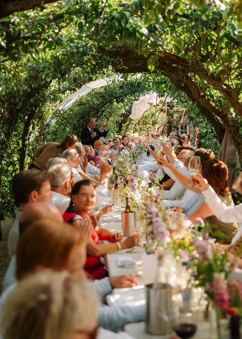 lange dinertafel bruiloft bloemen