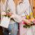 bloemen tas maat moederdag cadeau boeket 