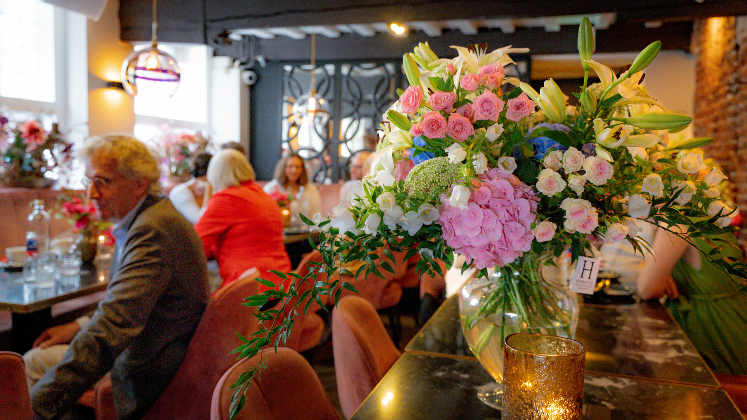 Bloemen boeket abonement voor jouw bedrijf Henriette floral den bosch